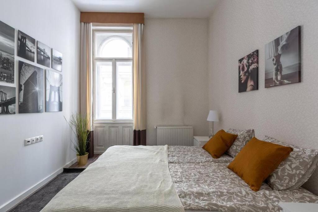 Апартаменти Chic, Captivating Space Near Opera House Будапешт