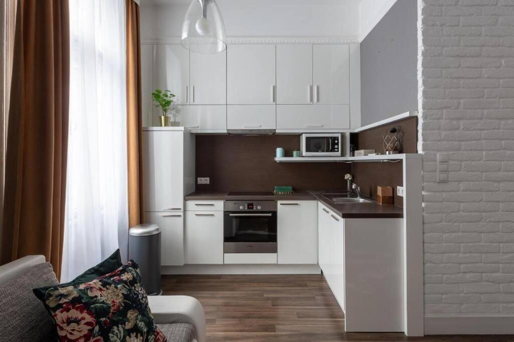 Chic, Captivating Space Near Opera House Апартаменти Будапешт