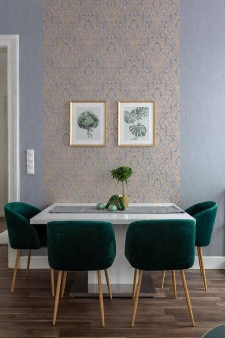 Chic, Captivating Space Near Opera House Будапешт