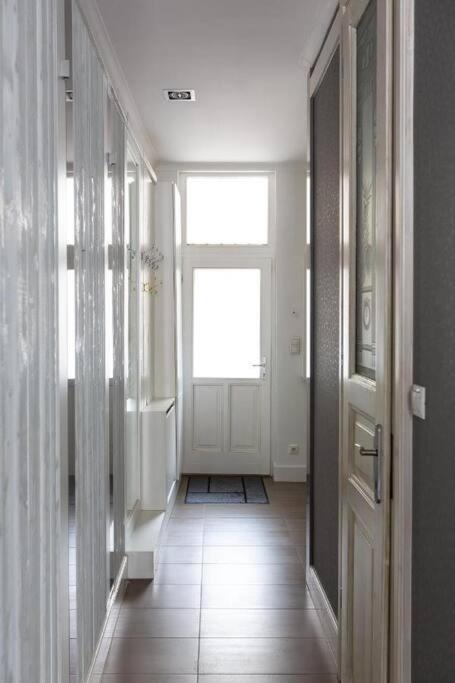 Chic, Captivating Space Near Opera House Apartment