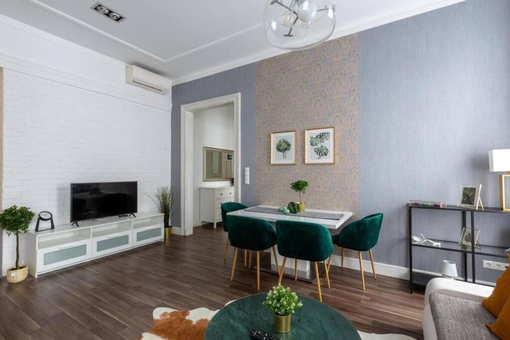 Апартаменти Chic, Captivating Space Near Opera House *